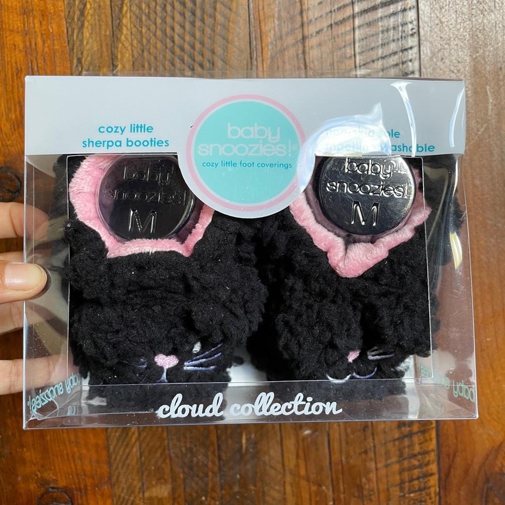 NWT Baby Snoozies s 3-6mo.